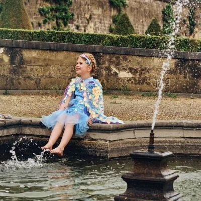 Cape à Sequins Lorelie (5-7 Ans) 4 Cape à Sequins Lorelie (5-7 Ans) – Image 4