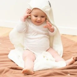 Childhome Cape De Bain + Gant En Mousseline Teddy Beige (80 X 80 Cm) -Bébé Rêves Promos Magasin cape de bain gant en mousseline teddy beige 80 x 80 cm 6