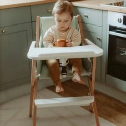 Chaise Haute Pliable Traveller En Bois Naturel Et Blanc Avec Tablette 11 Chaise Haute Pliable Traveller En Bois Naturel Et Blanc Avec Tablette -Bébé Rêves Promos Magasin chaise haute pliable traveller en bois naturel et blanc avec tablette 3