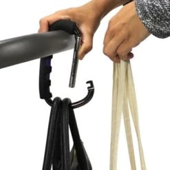 Dooky Crochet Pour Poussette Universel Noir -Bébé Rêves Promos Magasin crochet pour poussette universel noir 3