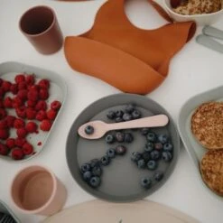 Mushie Lot De 2 Assiettes Carrées Sage -Bébé Rêves Promos Magasin lot de 2 assiettes carrees sage 4