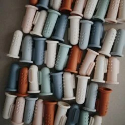 Mushie Lot De 2 Brosses à Dent à Doigt Shifting Sand/Cambridge Blue -Bébé Rêves Promos Magasin lot de 2 brosses a dent a doigt shifting sand cambridge blue 6