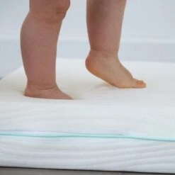 Candide Matelas Lit Bébé Aloé Vera Déhoussable (120 X 60 Cm) -Bébé Rêves Promos Magasin matelas lit bebe aloe vera dehoussable 120 x 60 cm 4