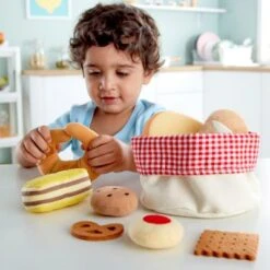 Hape Panier De Pains Et Gâteaux (9 Pièces) -Bébé Rêves Promos Magasin panier de pains et gateaux 9 pieces 3