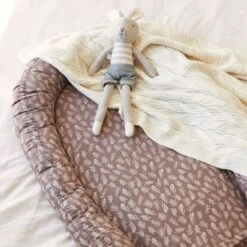 Jollein Réducteur De Lit Babynest Meadow Chestnut -Bébé Rêves Promos Magasin reducteur de lit babynest meadow chestnut 7