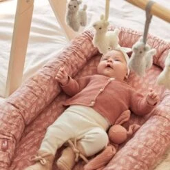 Jollein Réducteur De Lit Babynest Meadow Rosewood -Bébé Rêves Promos Magasin reducteur de lit babynest meadow rosewood 6