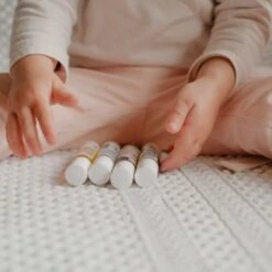 Roll-on Huile Bouclier Bien-être Changement De Saison Bio (9 Ml) -Bébé Rêves Promos Magasin roll on huile bouclier bien etre changement de saison bio 9 ml 3