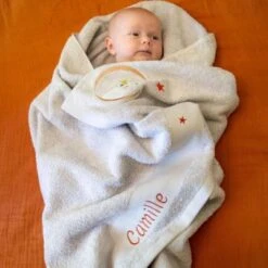 Serviette De Bain Grise Ours Personnalisable (50 X 100 Cm) -Bébé Rêves Promos Magasin serviette de bain grise ours personnalisable 50 x 100 cm 4