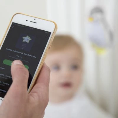 ZAZU Veilleuse Musicale Nomade Zoë Le Pingouin Rose 8 ZAZU Veilleuse Musicale Nomade Zoë Le Pingouin Rose – Image 8