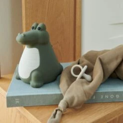 Liewood Veilleuse Winston Crocodile Hunter Green (14 Cm) -Bébé Rêves Promos Magasin veilleuse winston crocodile hunter green 14 cm 4